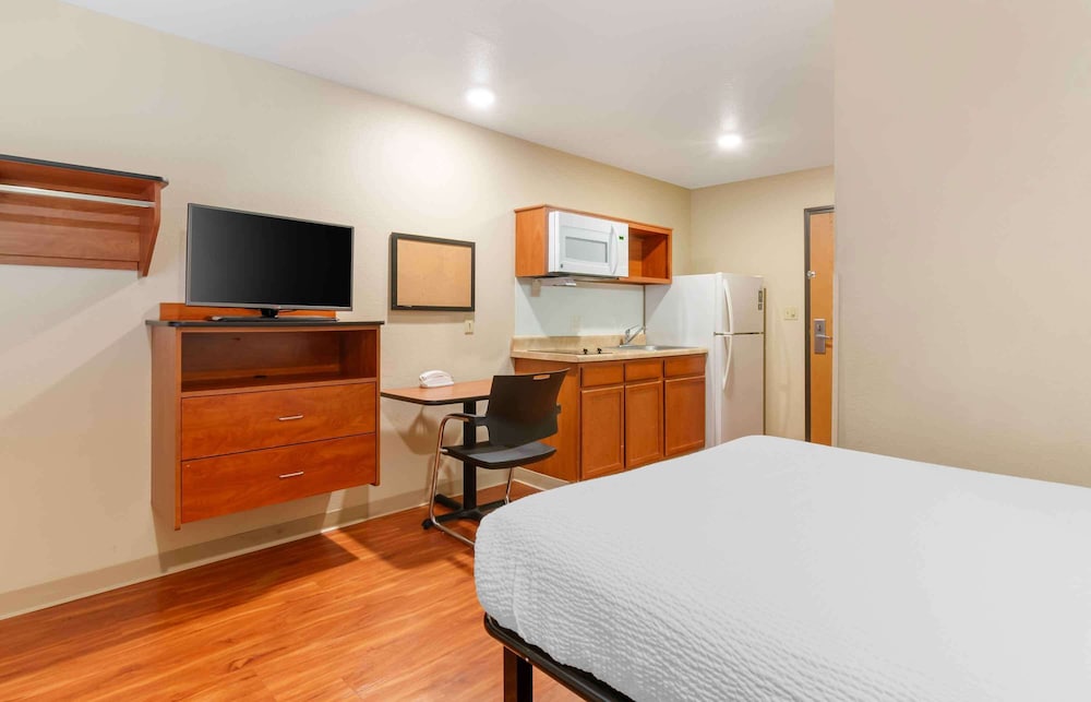 Extended Stay America Select Suites - Kansas City - Stadium 17/43
