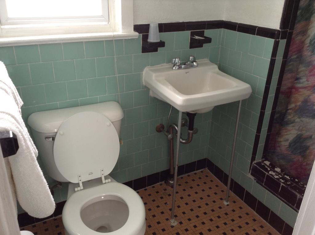 New Sea Breeze Motel 20/20