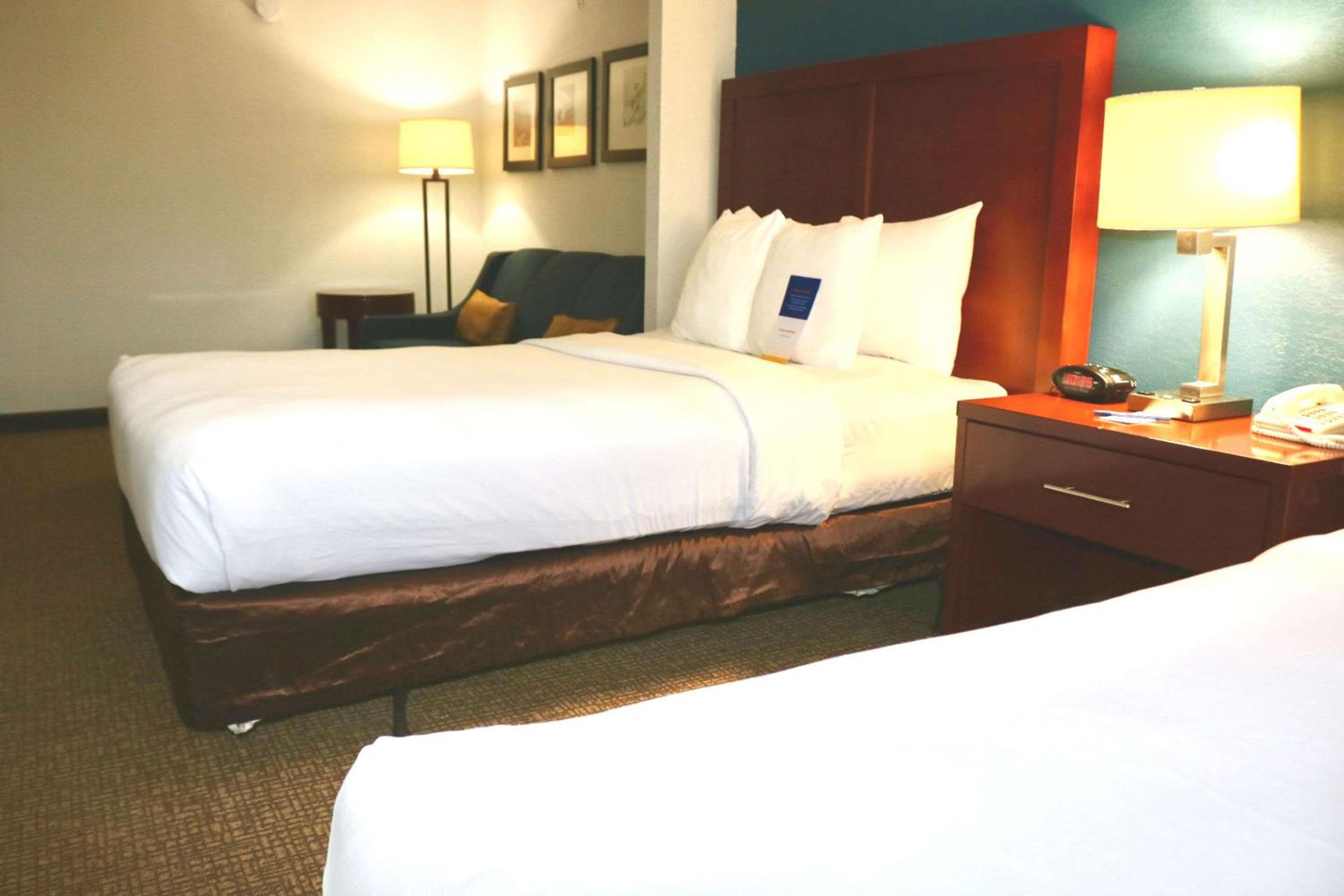 Suite, Double Bed, Accessible, Comfort Suites Near Casinos 6/8