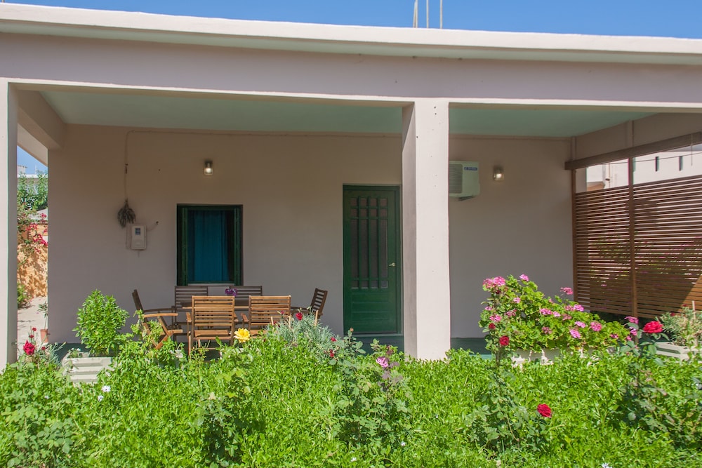 DOMENICA HOTEL 3/49