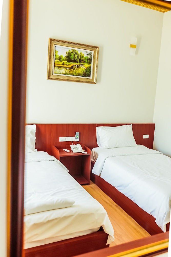 Douangpraseuth Hotel 8/67