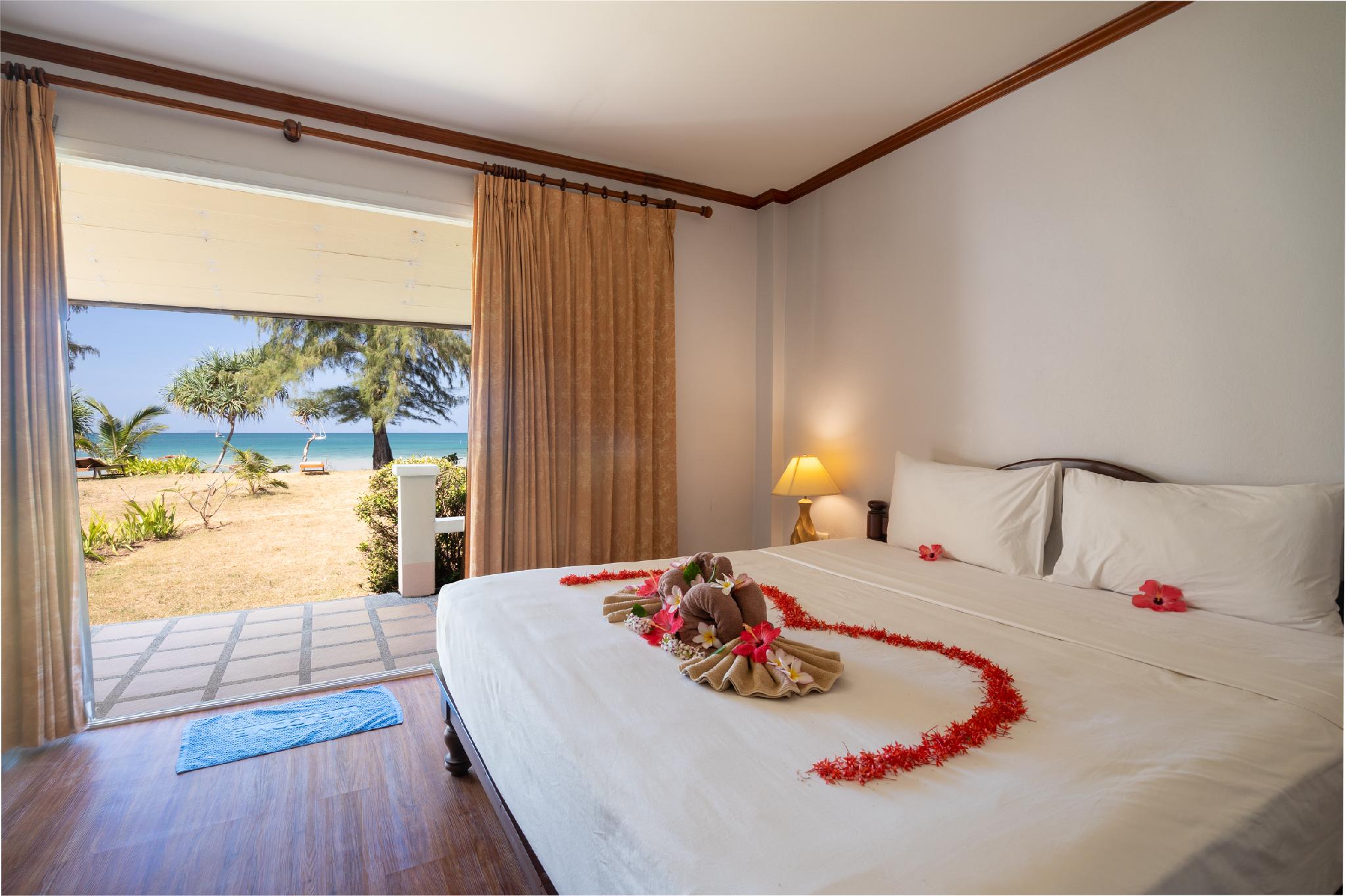 Superior, Bungalow, Beach Front