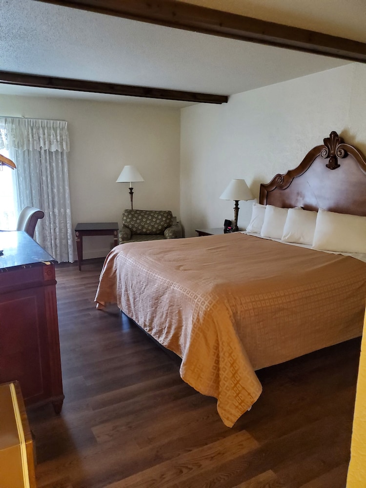 Fireside Inn And Suites 20/64