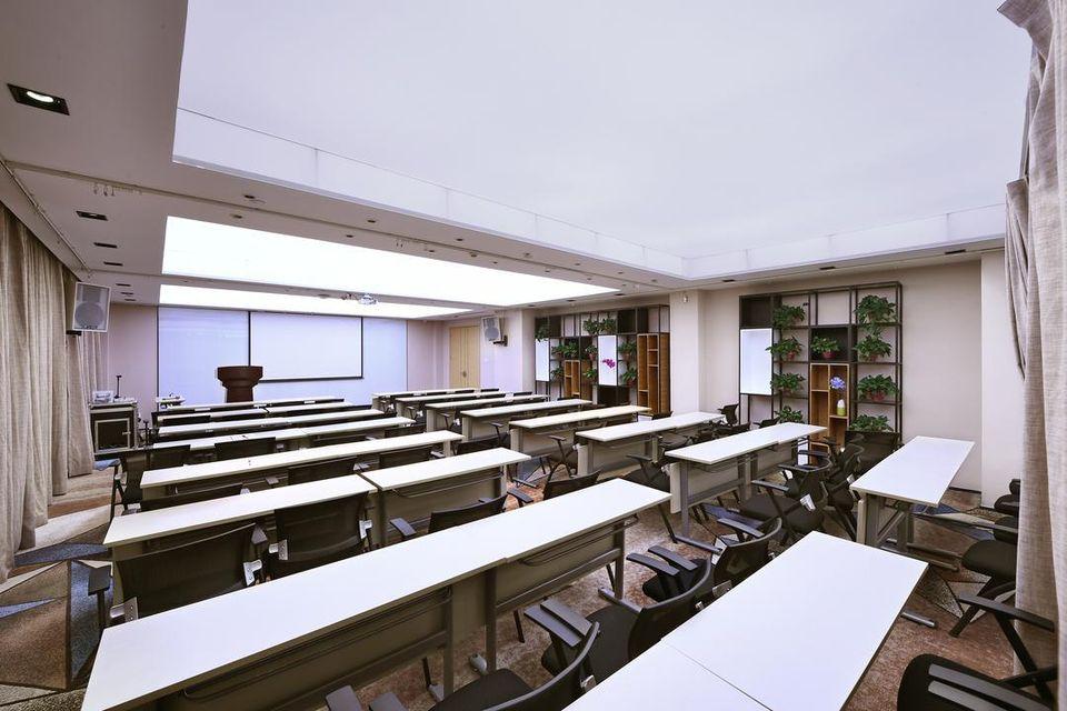 Jiayi Hotel (Heze Danyang Overpass) 8/27
