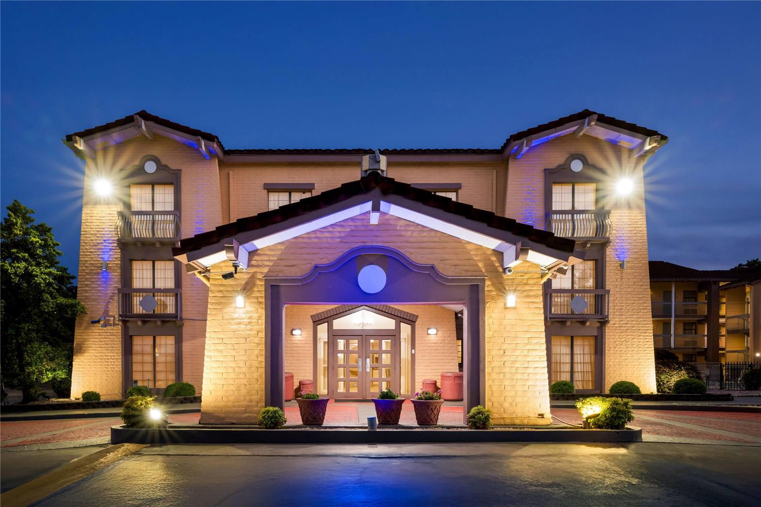 Days Inn By Wyndham Birmingham/West 2/32