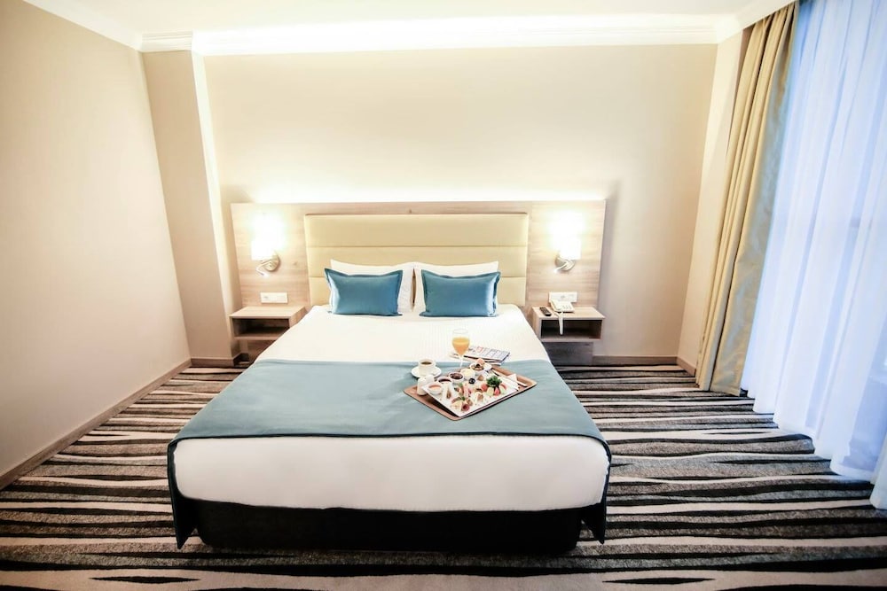 Hotel Excellence Inn 8/35