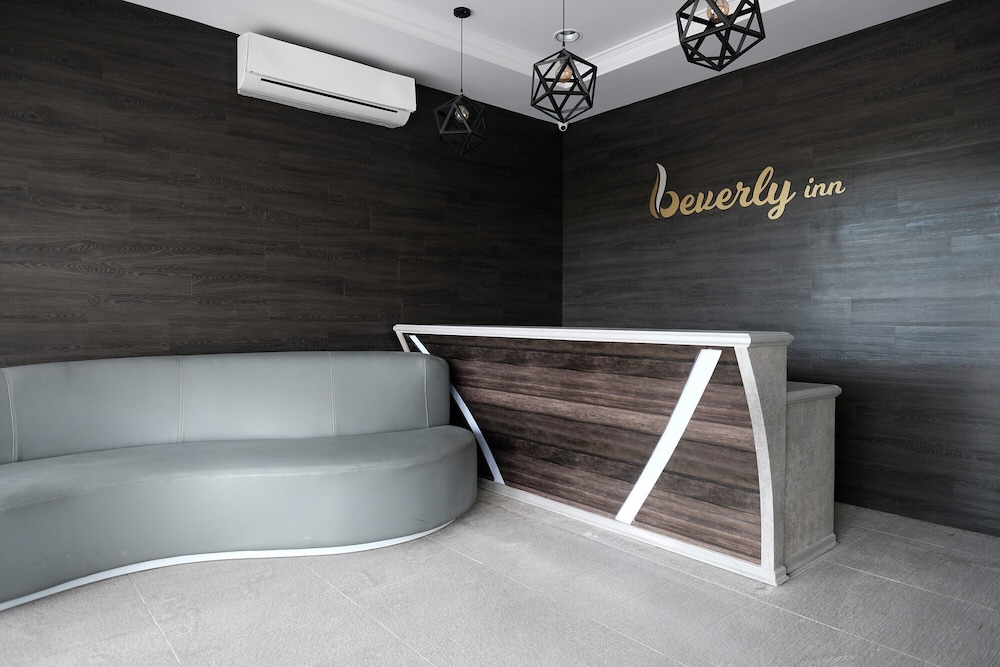 RedDoorz Plus near Ferry Terminal Batam Center 3/23