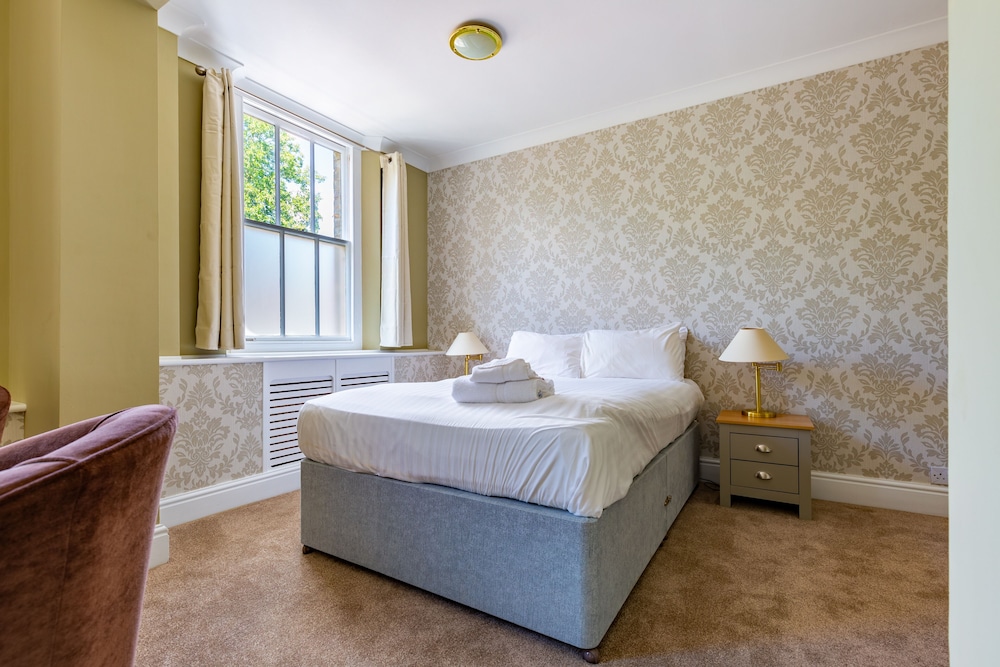 DELUXE, DOUBLE BED