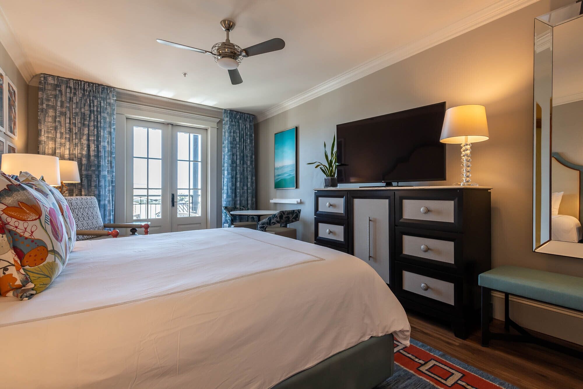 GUEST ROOM, STANDARD, KING BED, POOL VIEW