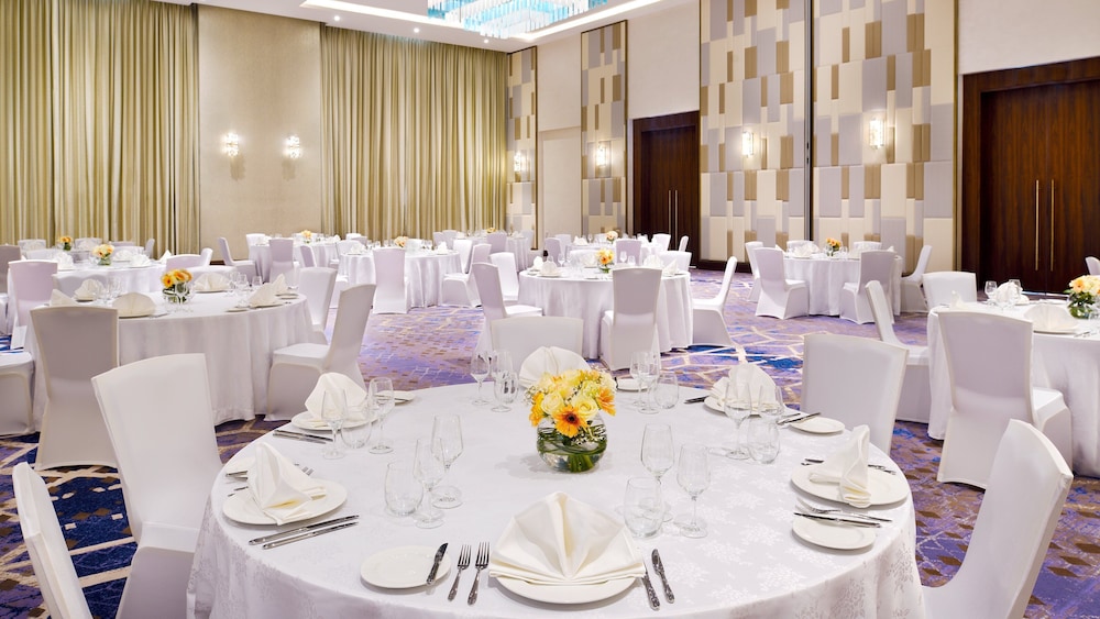 Holiday Inn Dubai Al Maktoum Airport 58/82