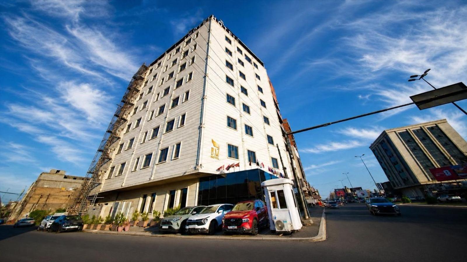 BAZ Hotel 70/73