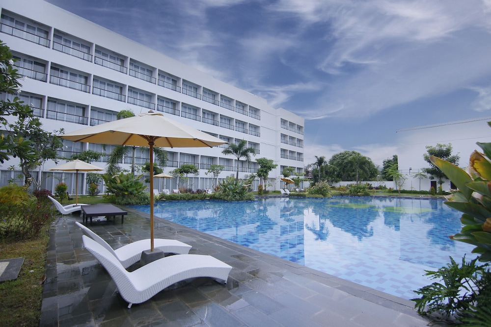 Raja Hotel Kuta Mandalika Resort & Convention 56/64