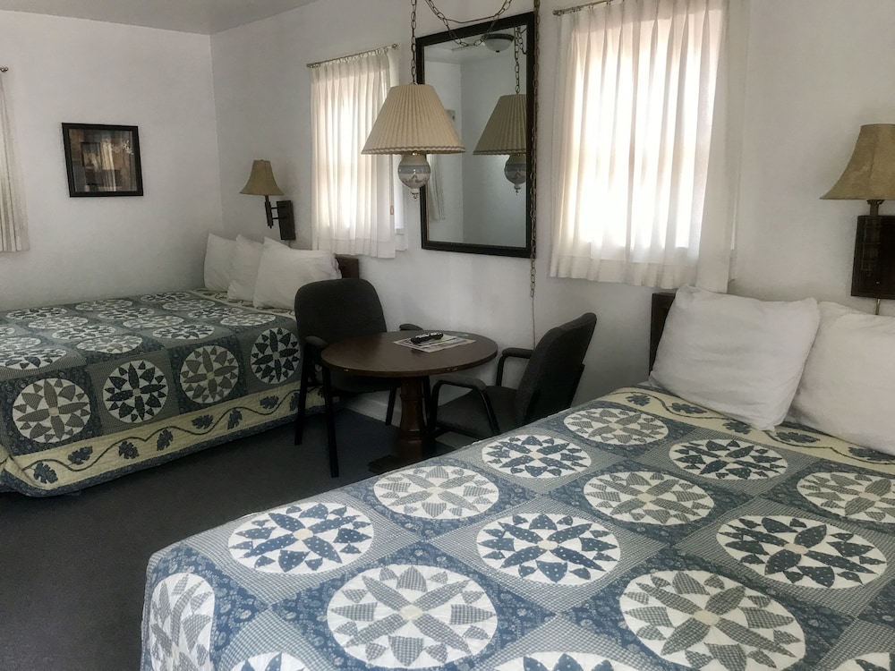 Chalet Motel 28/49