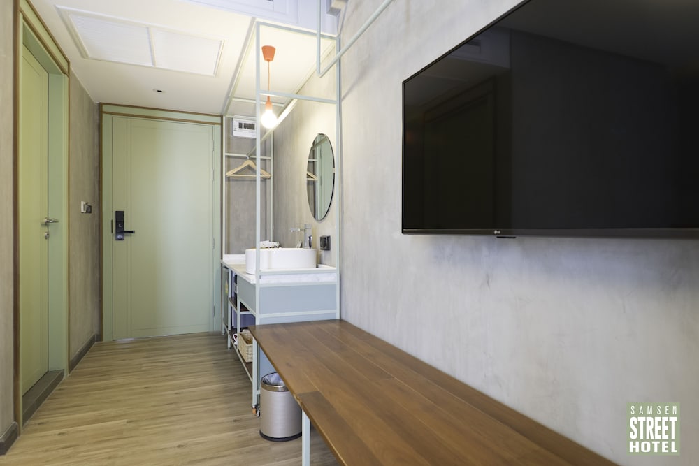 Samsen Street Hotel 37/44