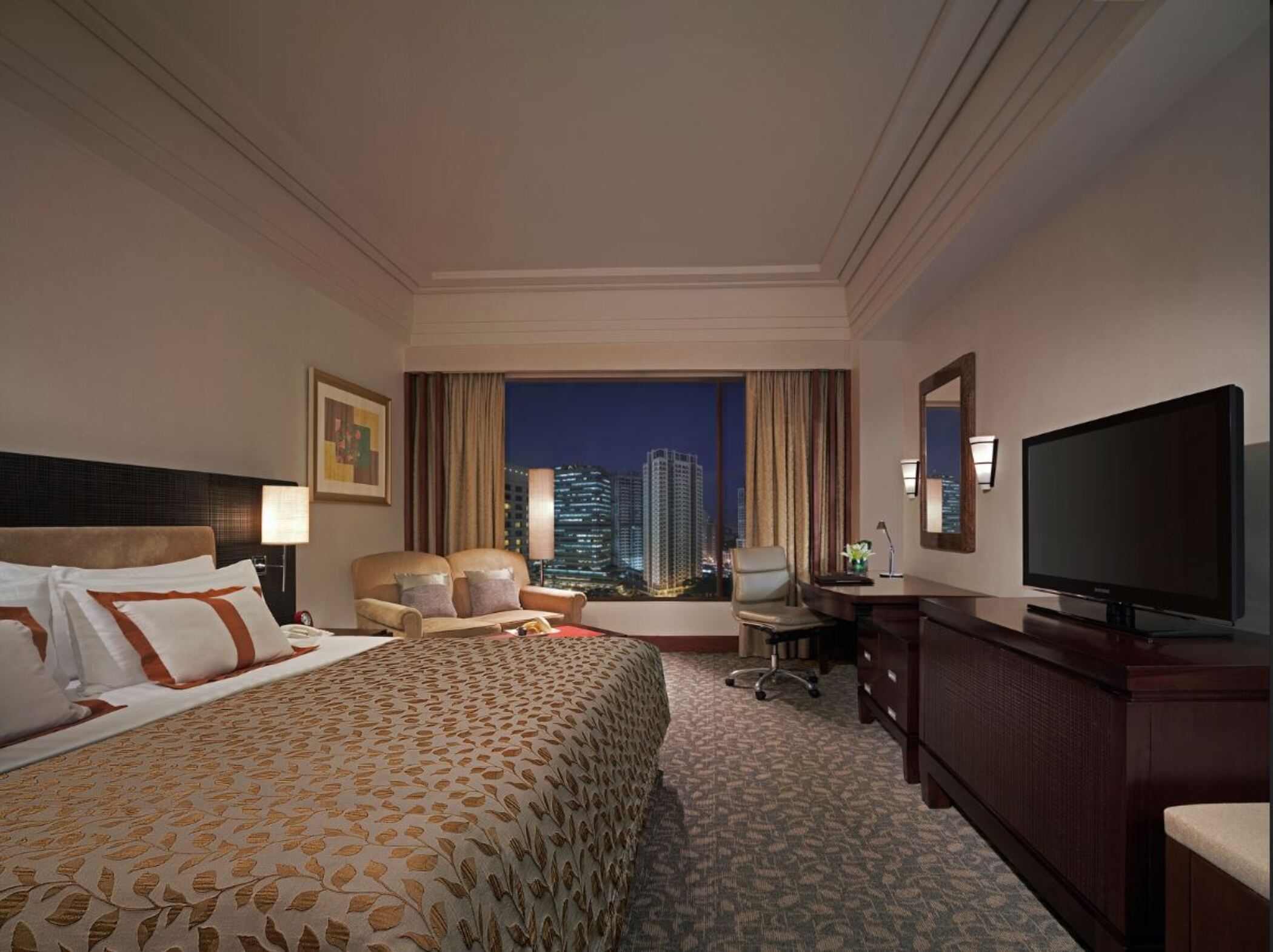 غرفة ديلوكس بسرير كينج بإطلالة على الحديقة، EDSA Shangri-La Manila 3/4