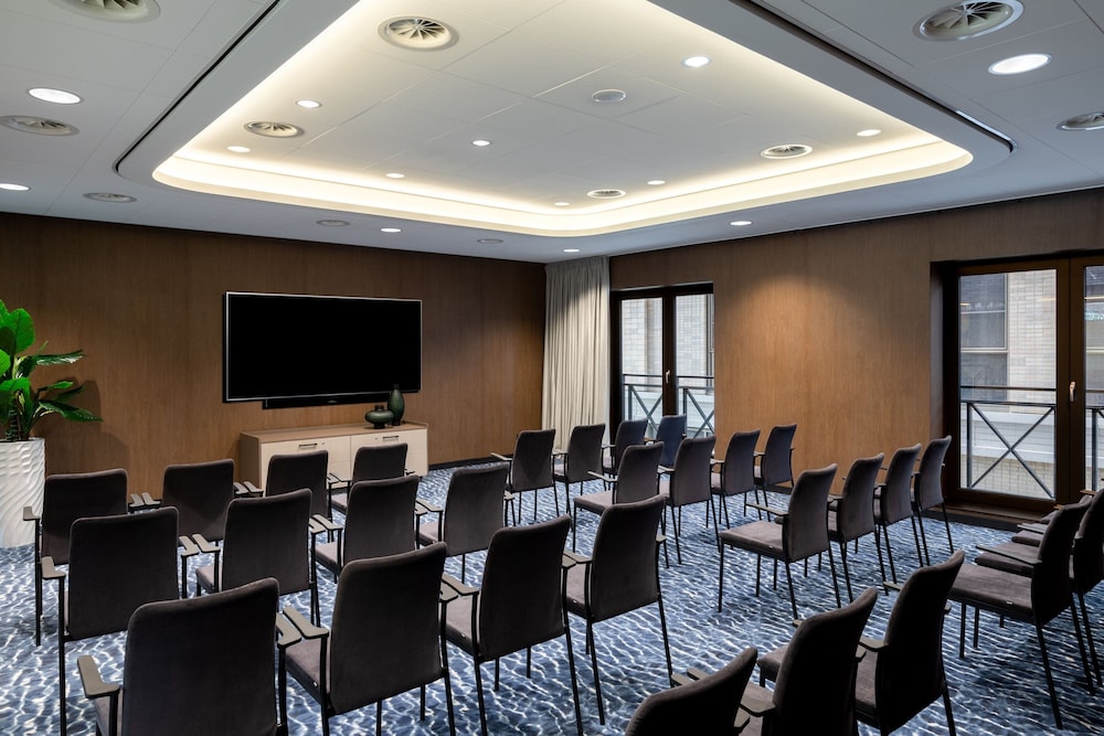The Den, ‘s-Hertogenbosch, a Tribute Portfolio Hotel 36/49