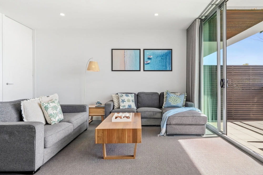 The Dolphin Apartments 50/69