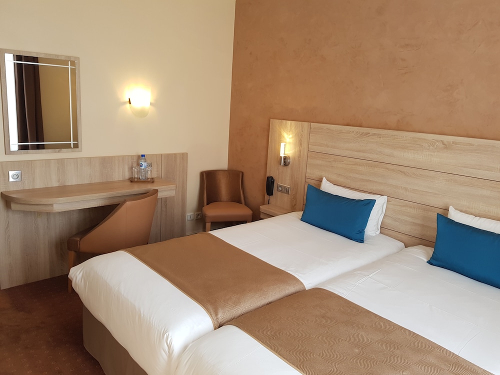 Hotel Champerret Elysees 27/70