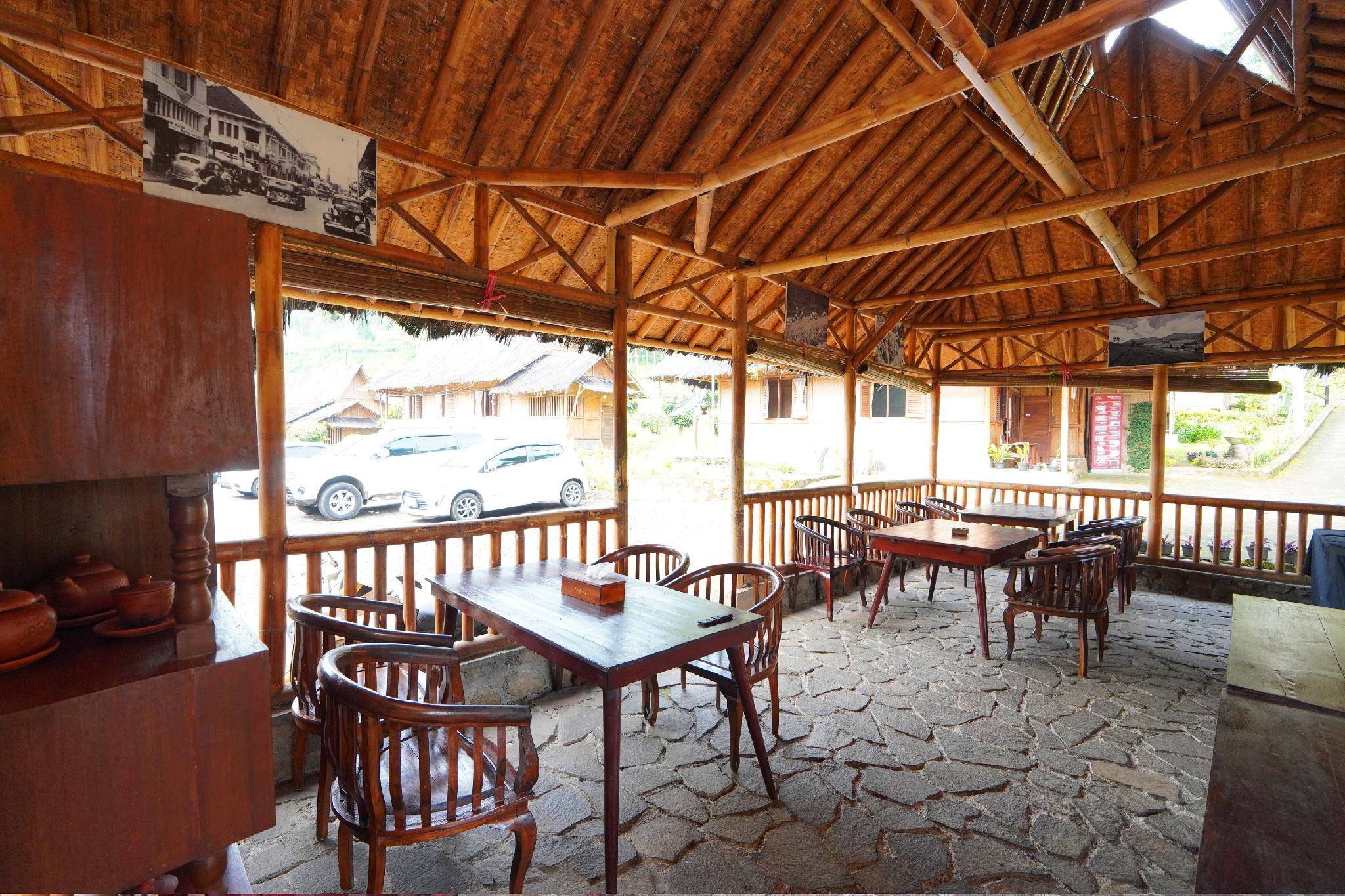 Sutan Raja Villa Kampung Karuhun 33/37