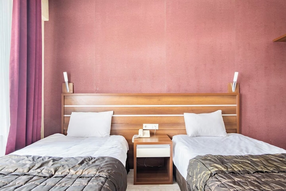 Lifos Hotel 12/48