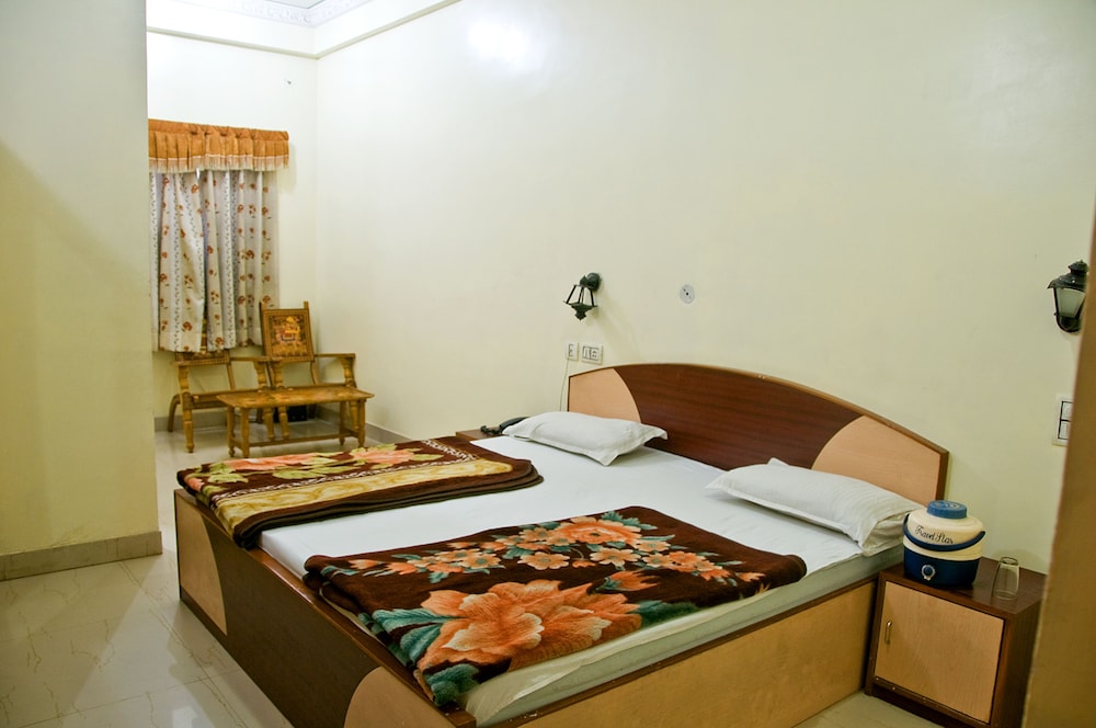 ROOM, DOUBLE BED