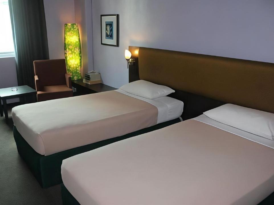 Strand Hotel 25/53