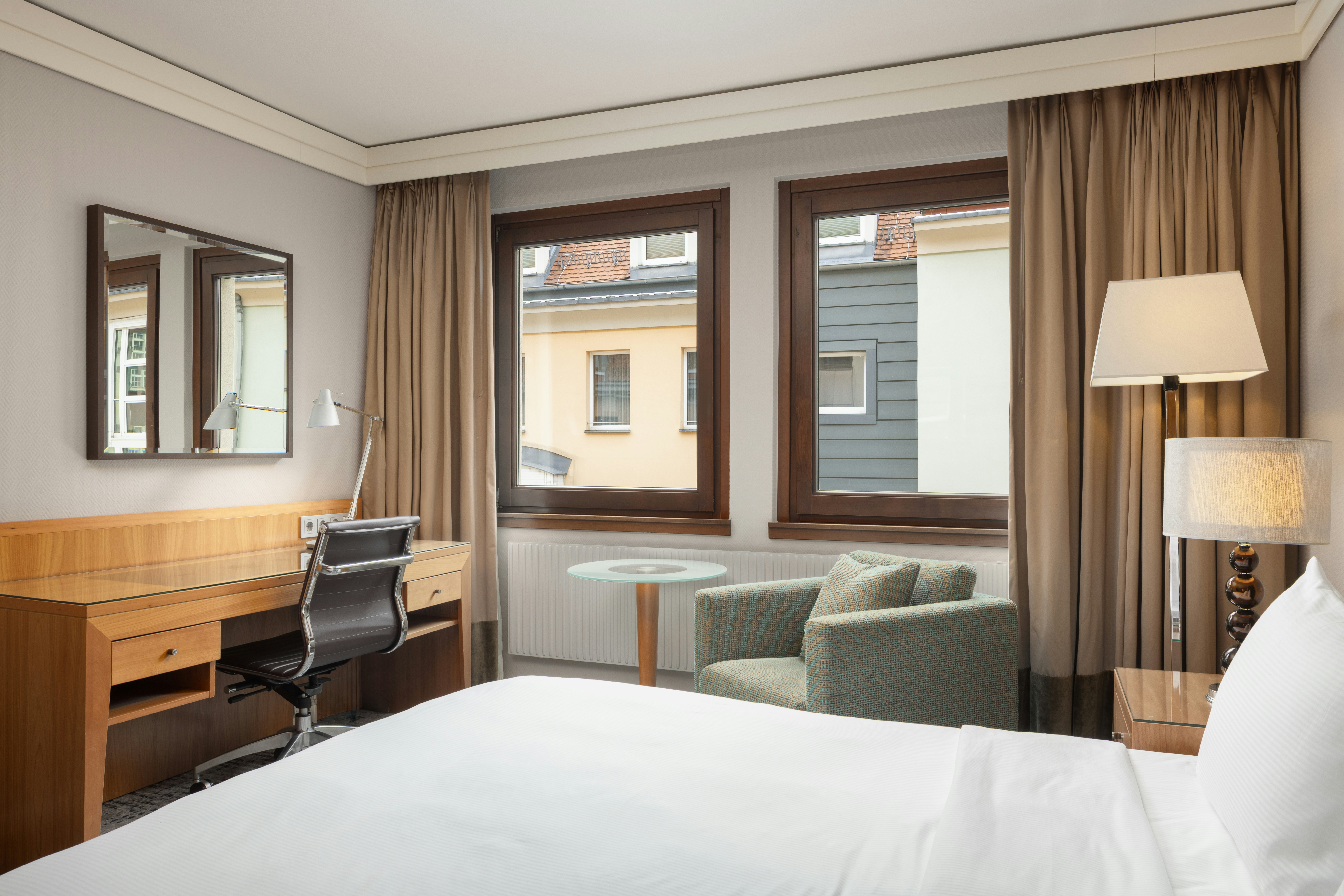 Room, Queen Bed, Hilton Dresden 4/11