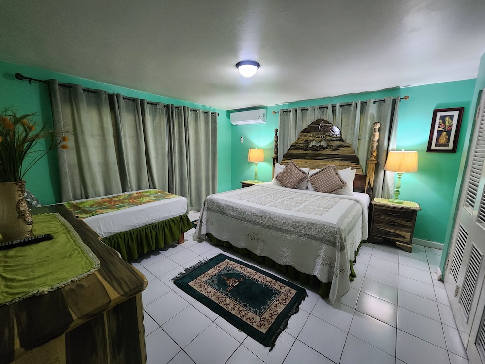 Pinkhibiscus Guest House 27/50