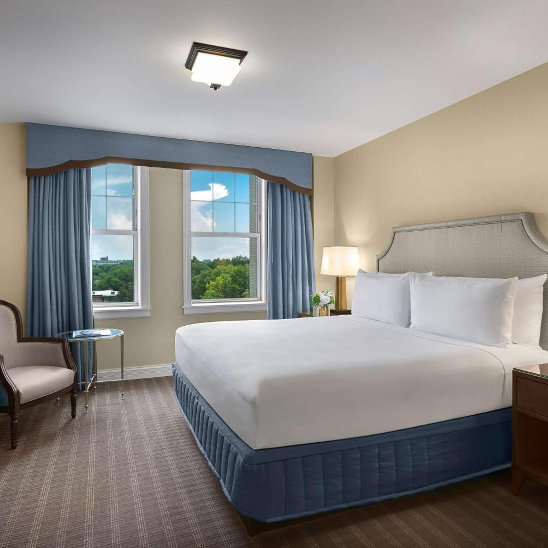 PLAZA, PARK, EXECUTIVE, APARTMENT, KING BED