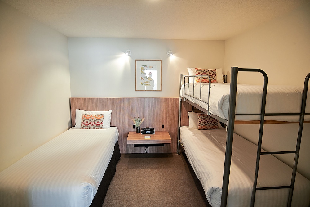 Salamanca Inn 16/76