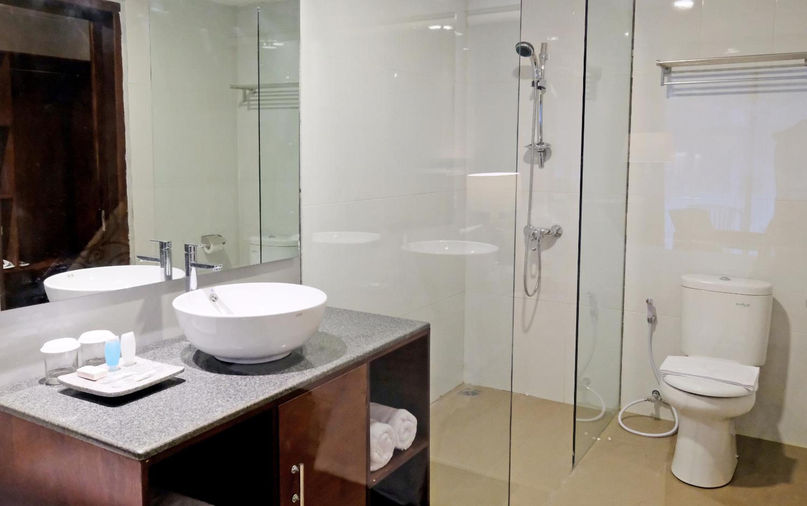 The Nalaya Hotel & Resto 48/49