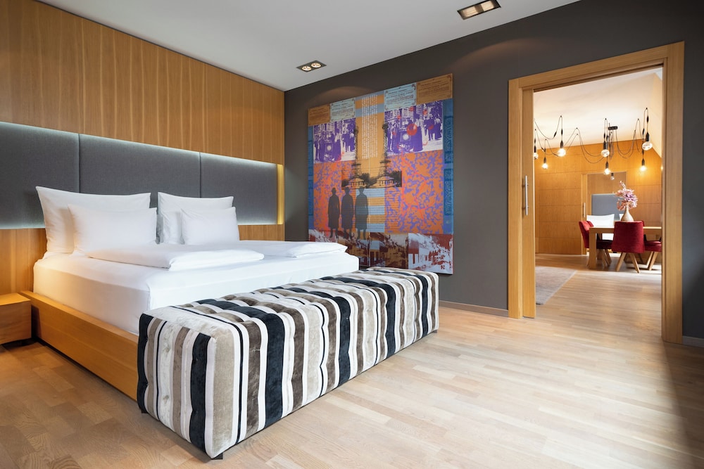 LOFT, SUITE