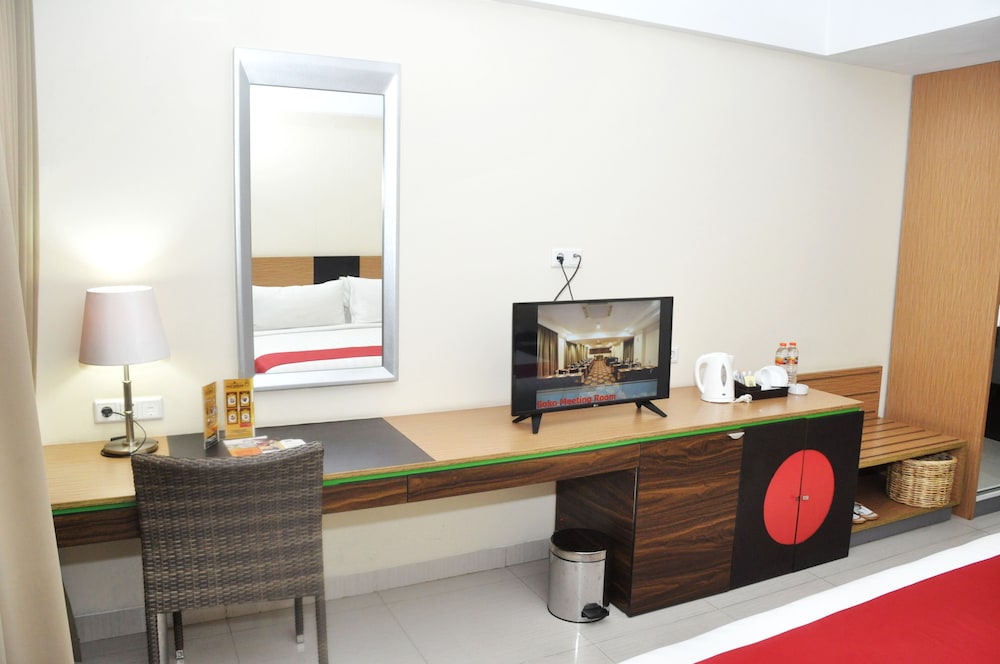 Atrium Premiere Hotel 45/53