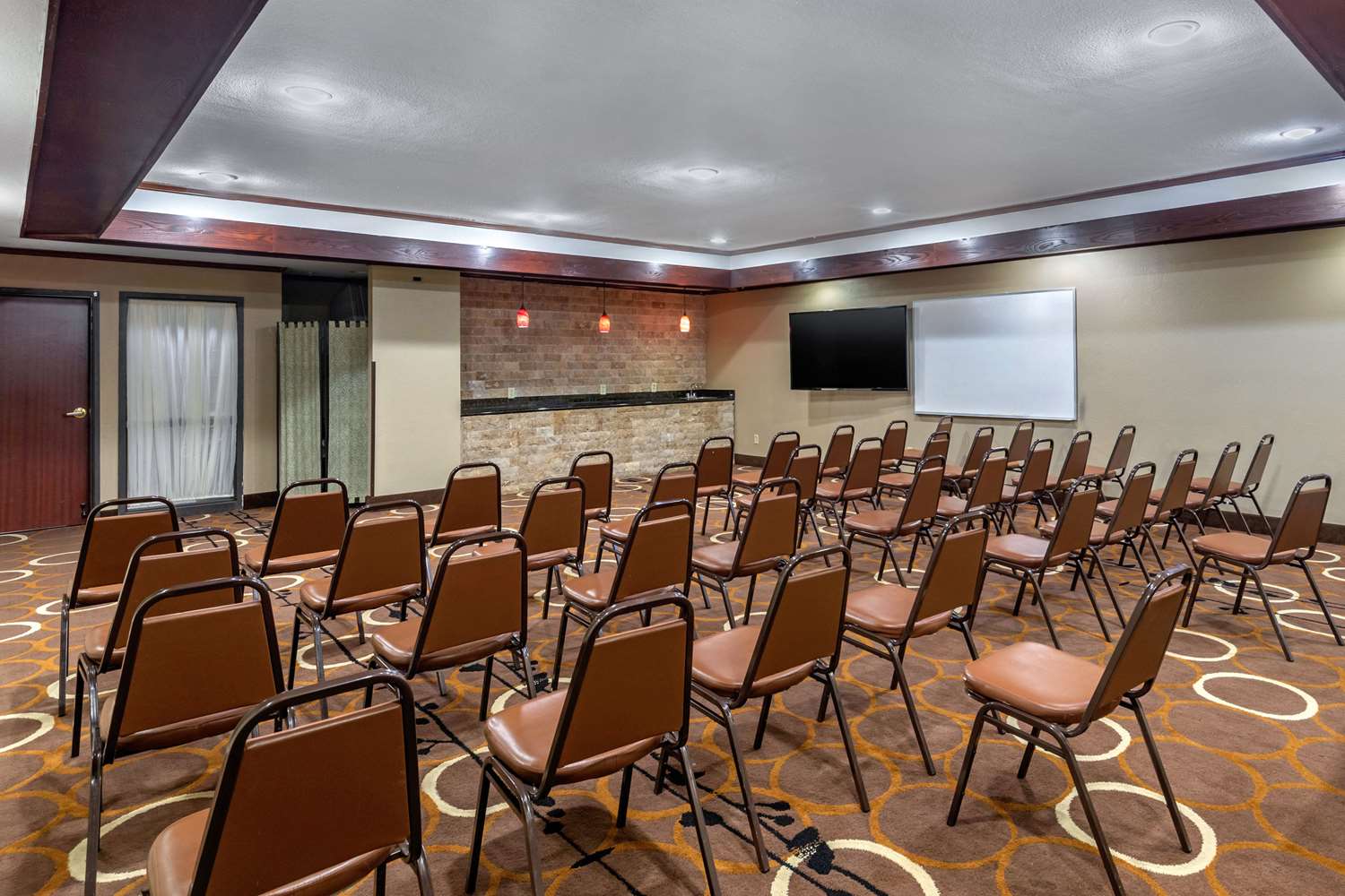 Quality Suites Addison-Dallas 36/42
