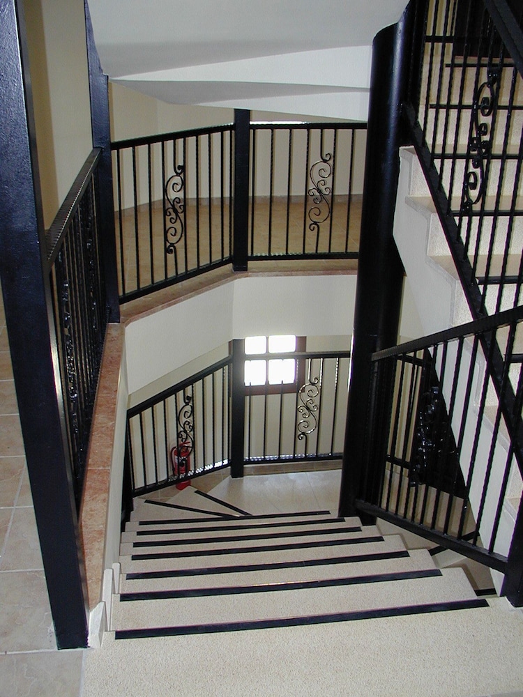 Avos Apartments 9/18