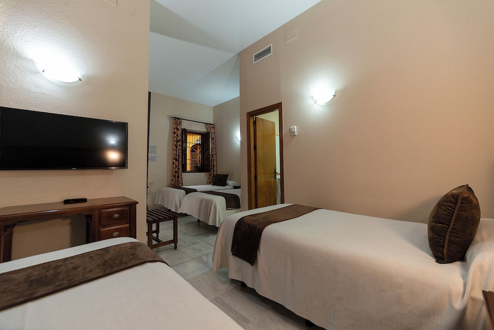 ROOM, QUADRUPLE
