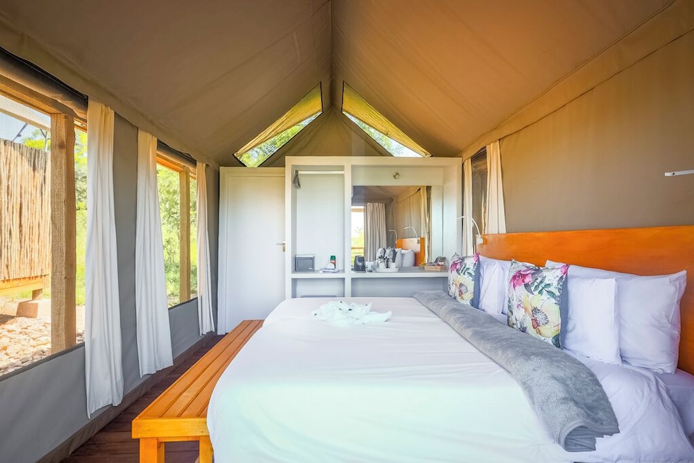 Ndhula Luxury Tented Lodge 8/48
