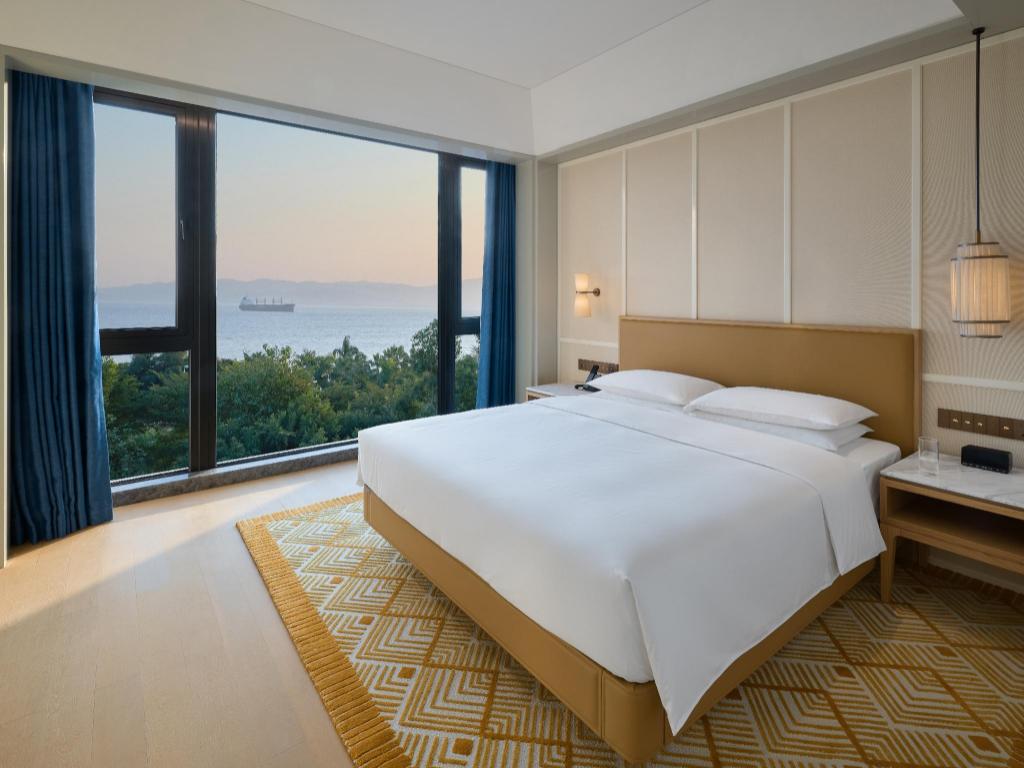 Hyatt Centric Ocean Front Xiamen 12/48