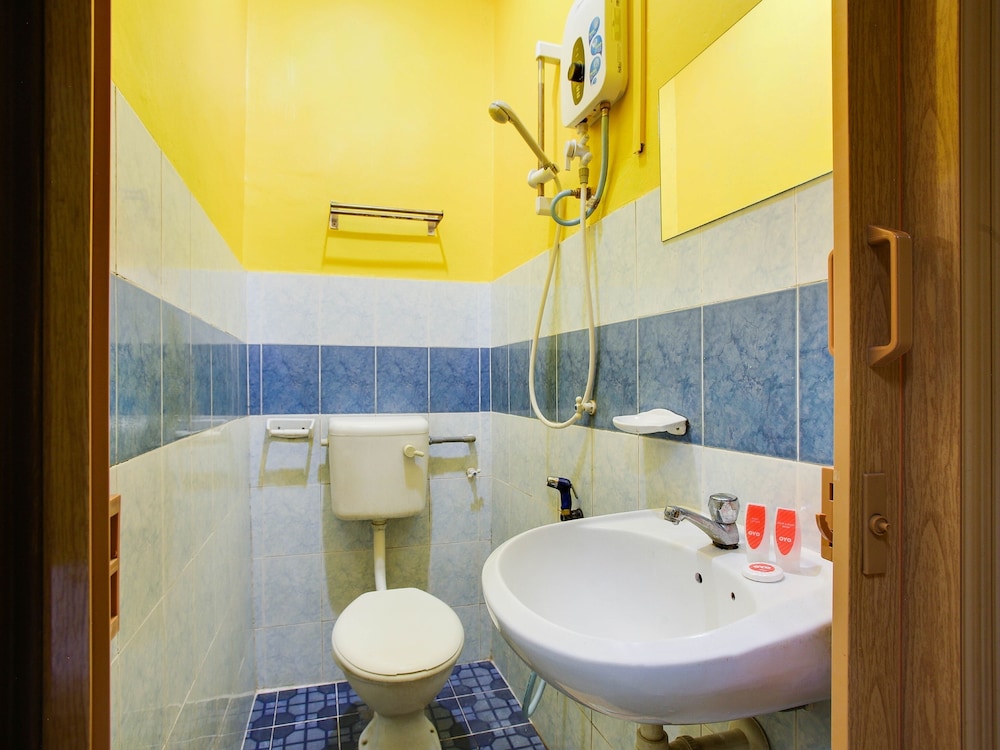 OYO 89406 Lucky Budget Hotel 19/21