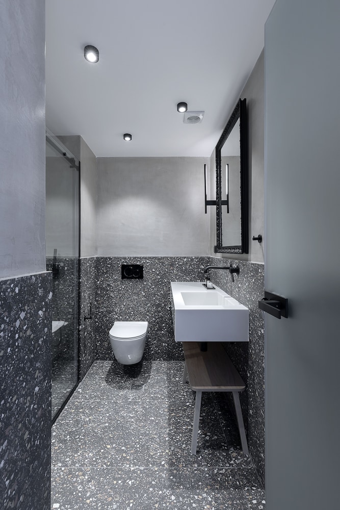The Athenians Art Apartments 49/50