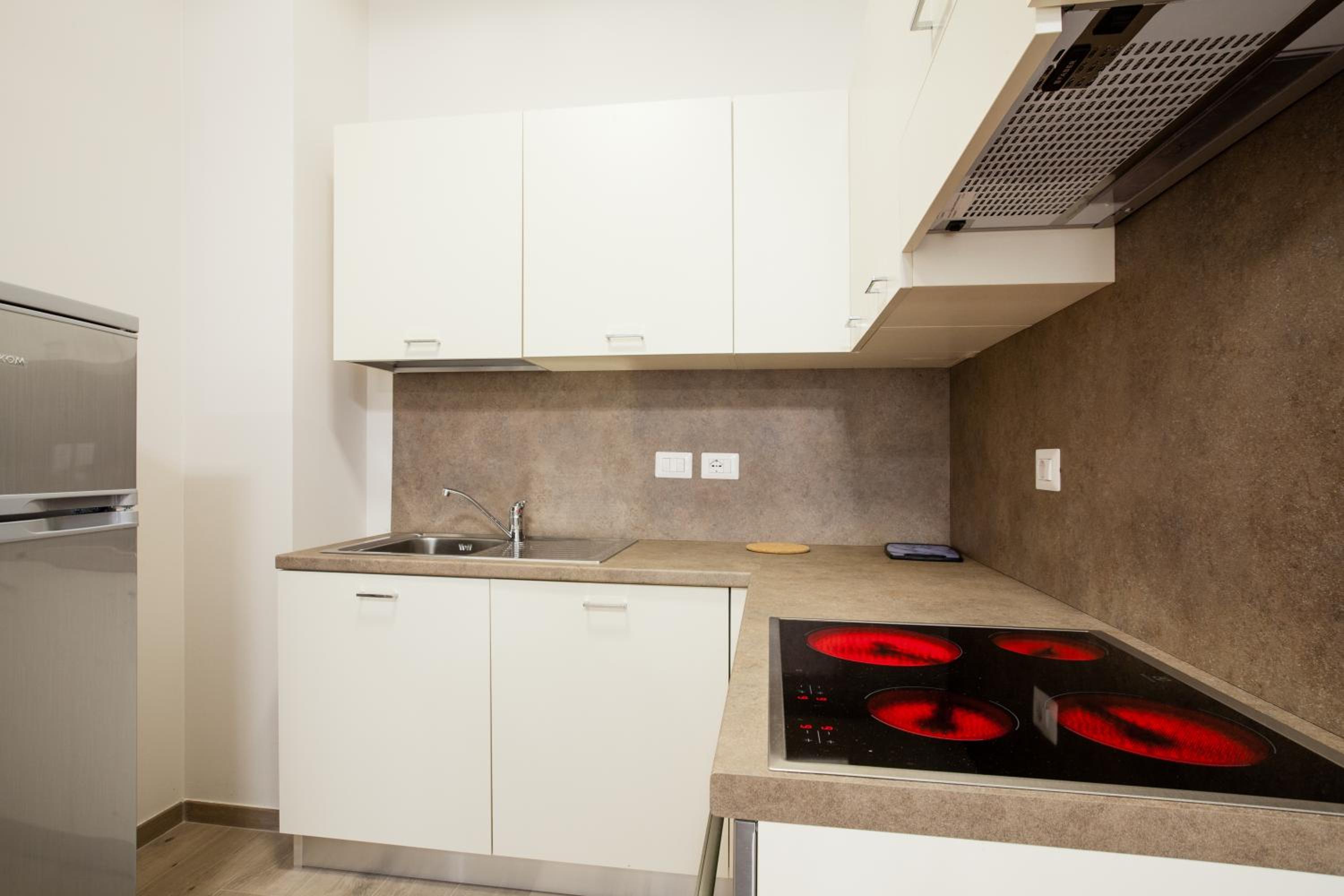 Astoria Suite Apartments 3/49