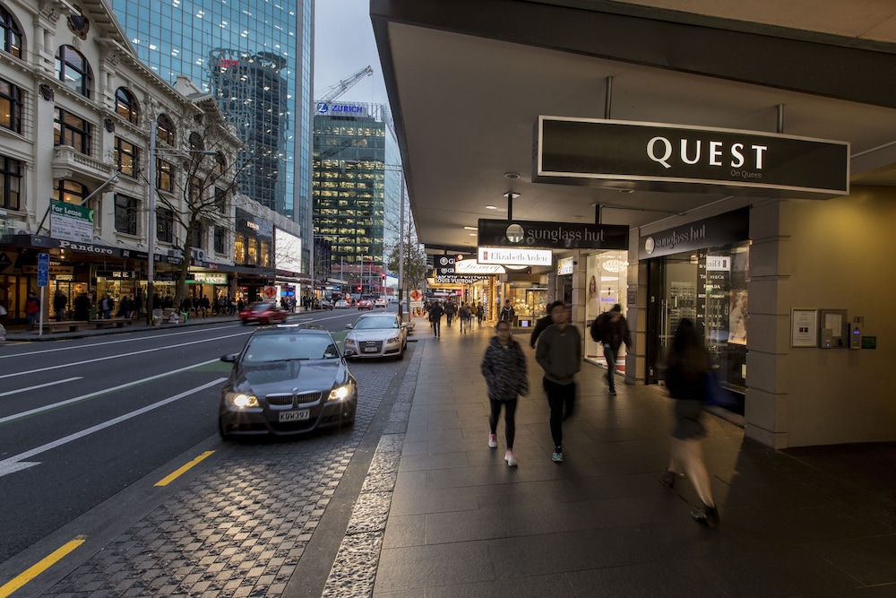Quest On Queen 42/51