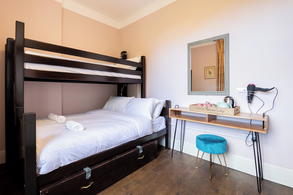 Palmers Lodge Swiss Cottage 24/72