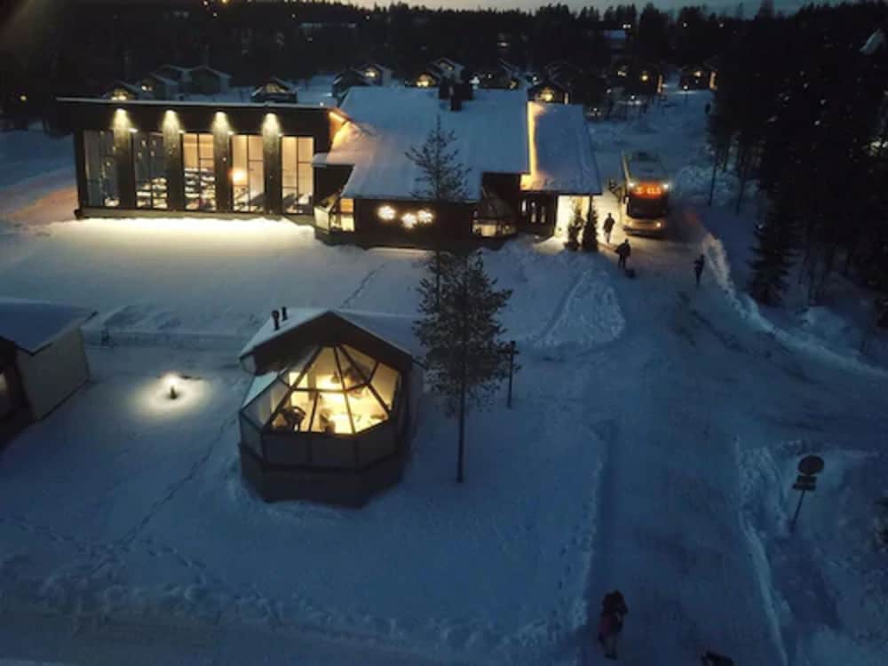 Santa's Igloos Arctic Circle 4/46