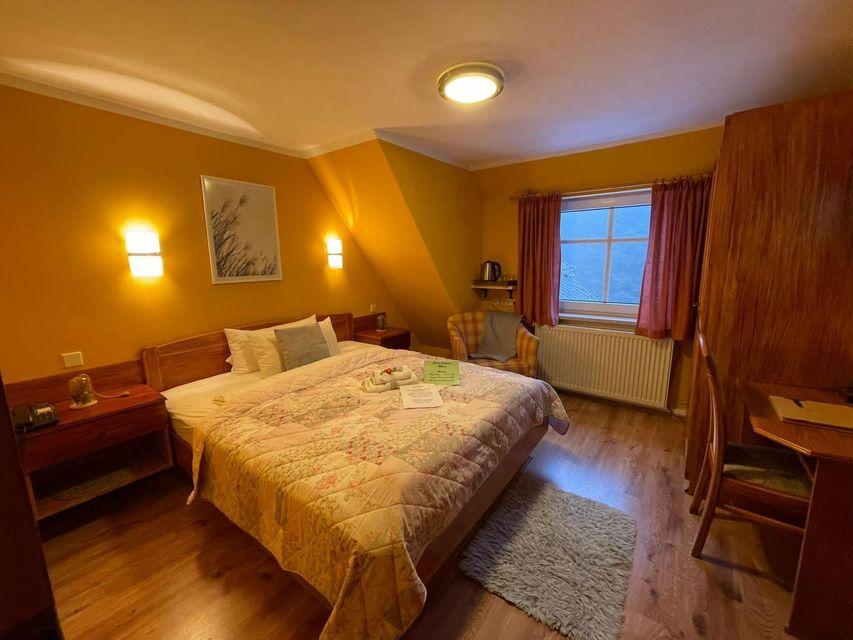 Comfort, Queen Bed