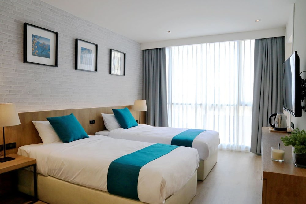 B Stay Hotel 10/40