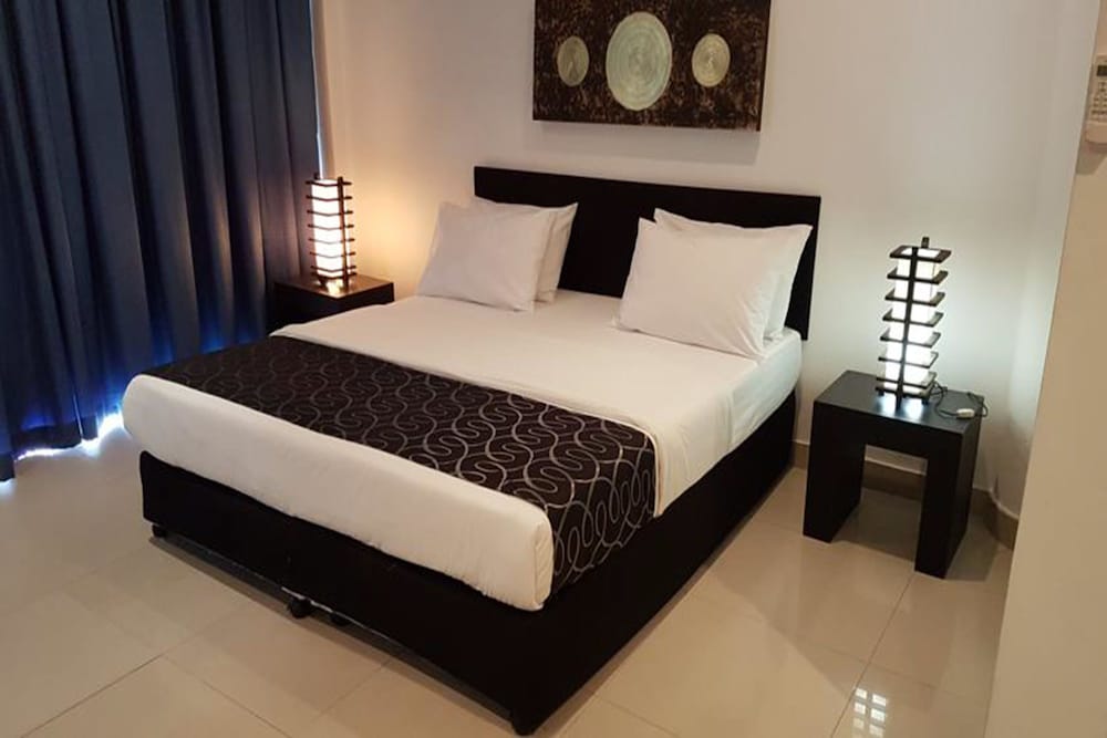 East Suites 22/73