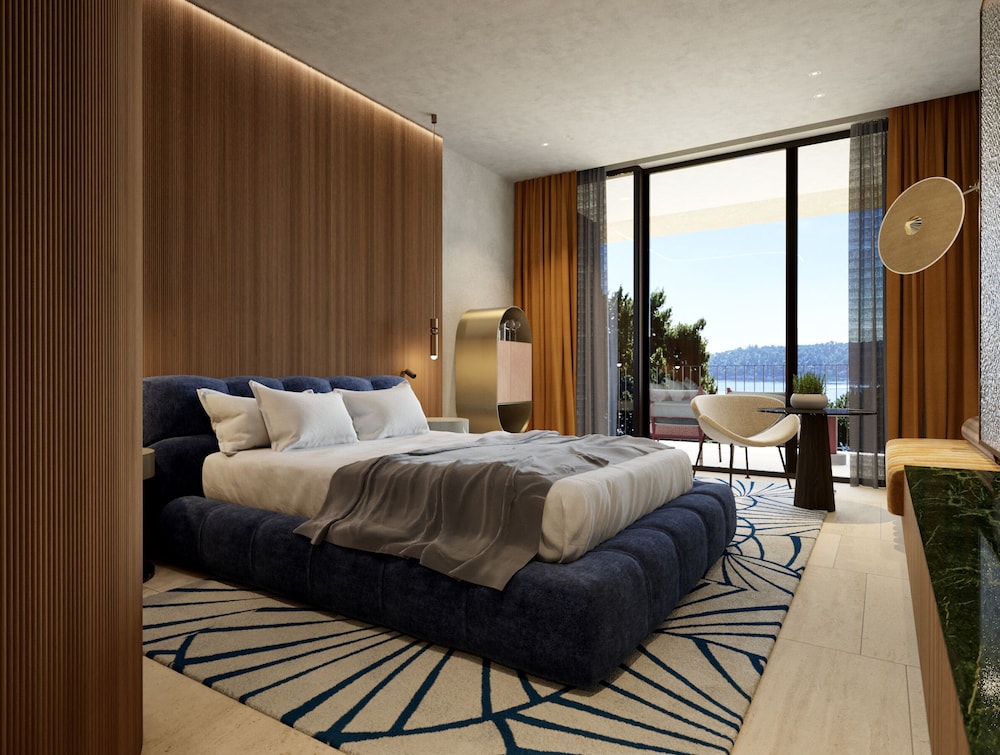 DELUXE, SEA VIEW, BALCONY