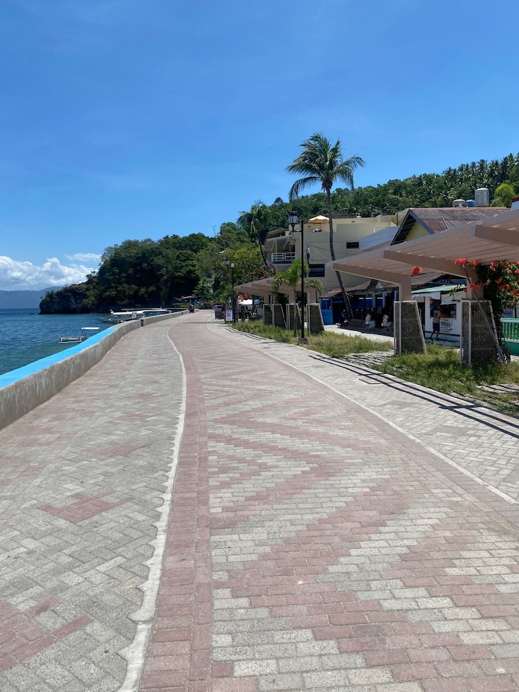 Papa Fred S Beach Resort 62/70