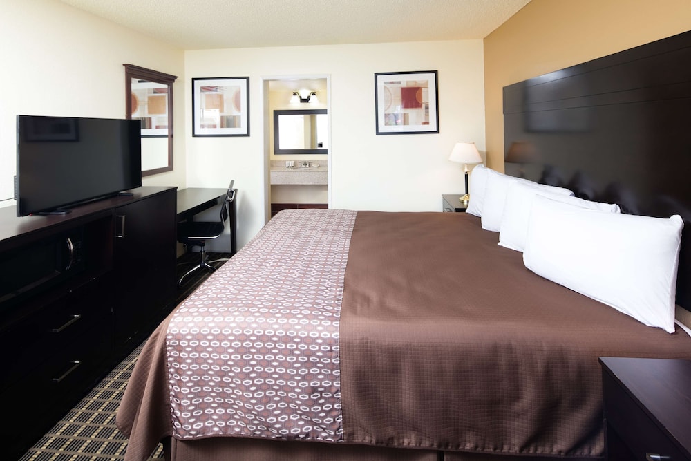 GuestPlace Inn & Suites 10/17